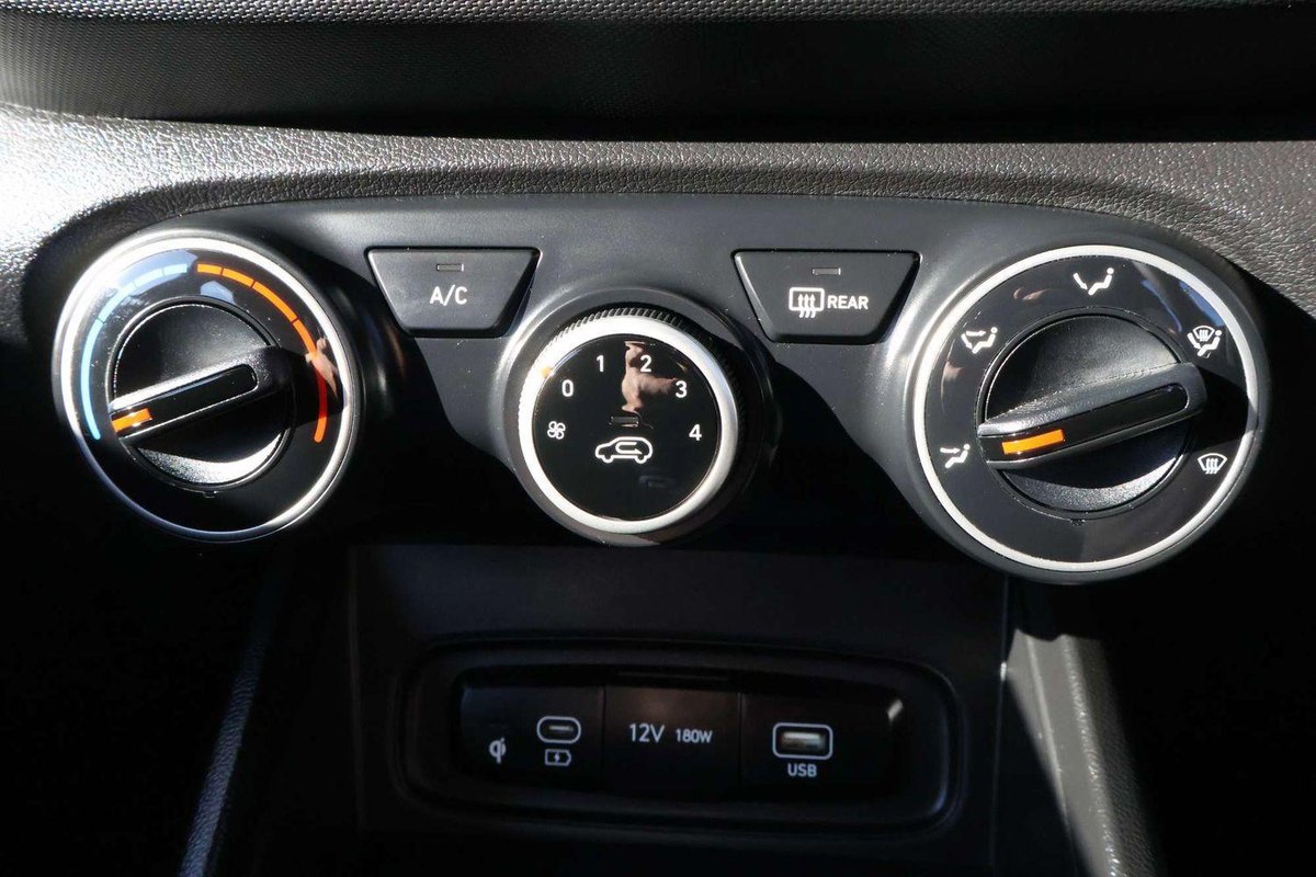 2025 Hyundai Venue QX.V5 MY25 image 14