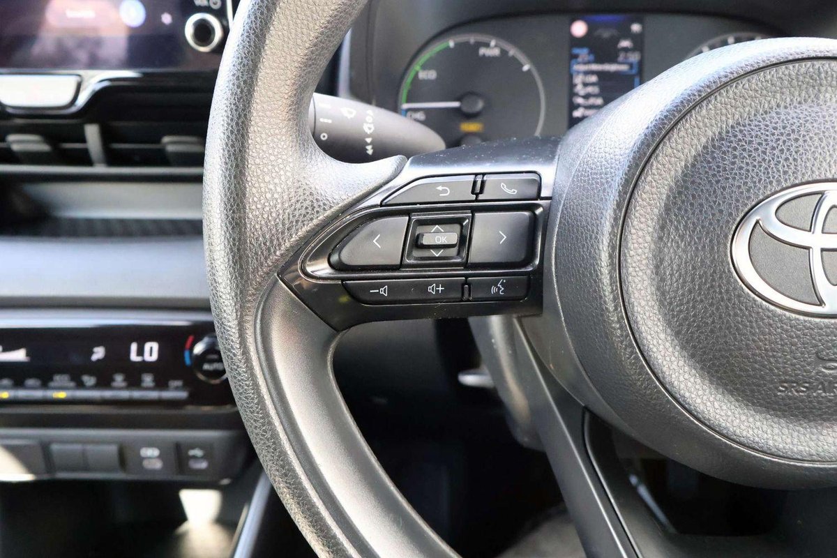 2025 Toyota Yaris Ascent Sport Hybrid MXPH10R image 18