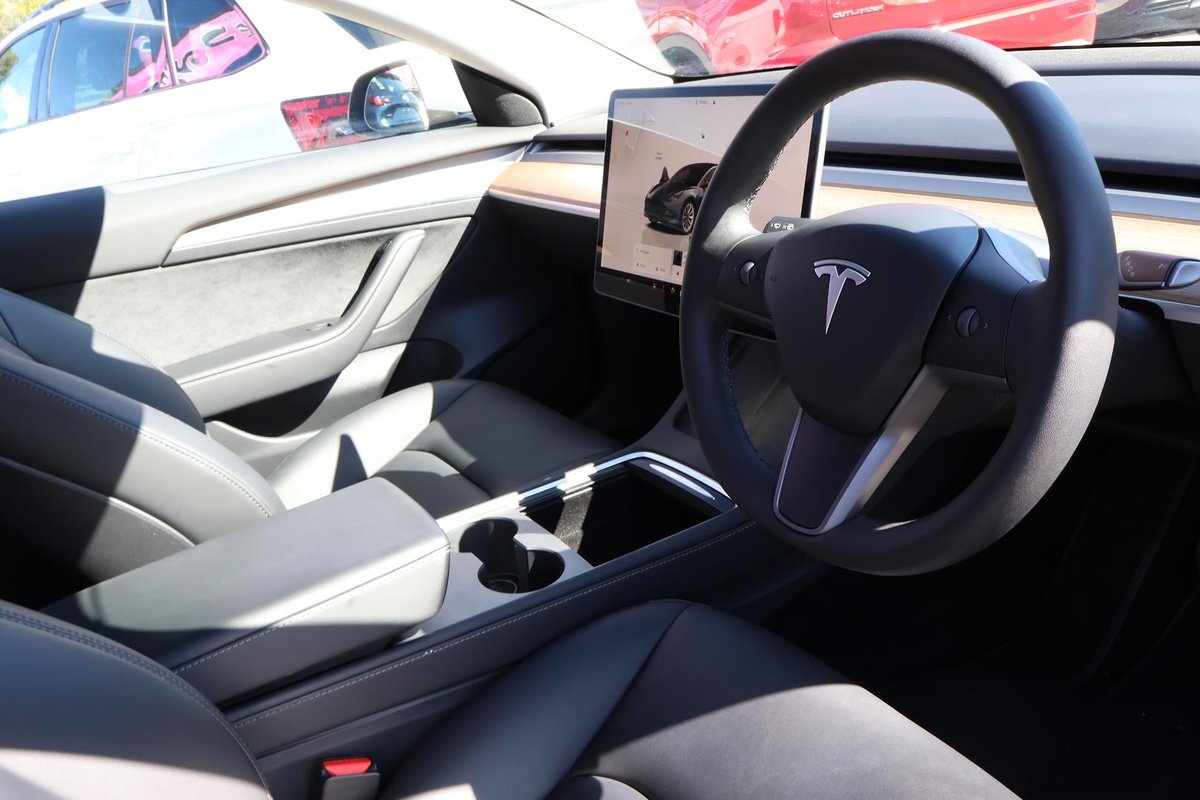 2022 Tesla Model 3 Long Range AWD image 7