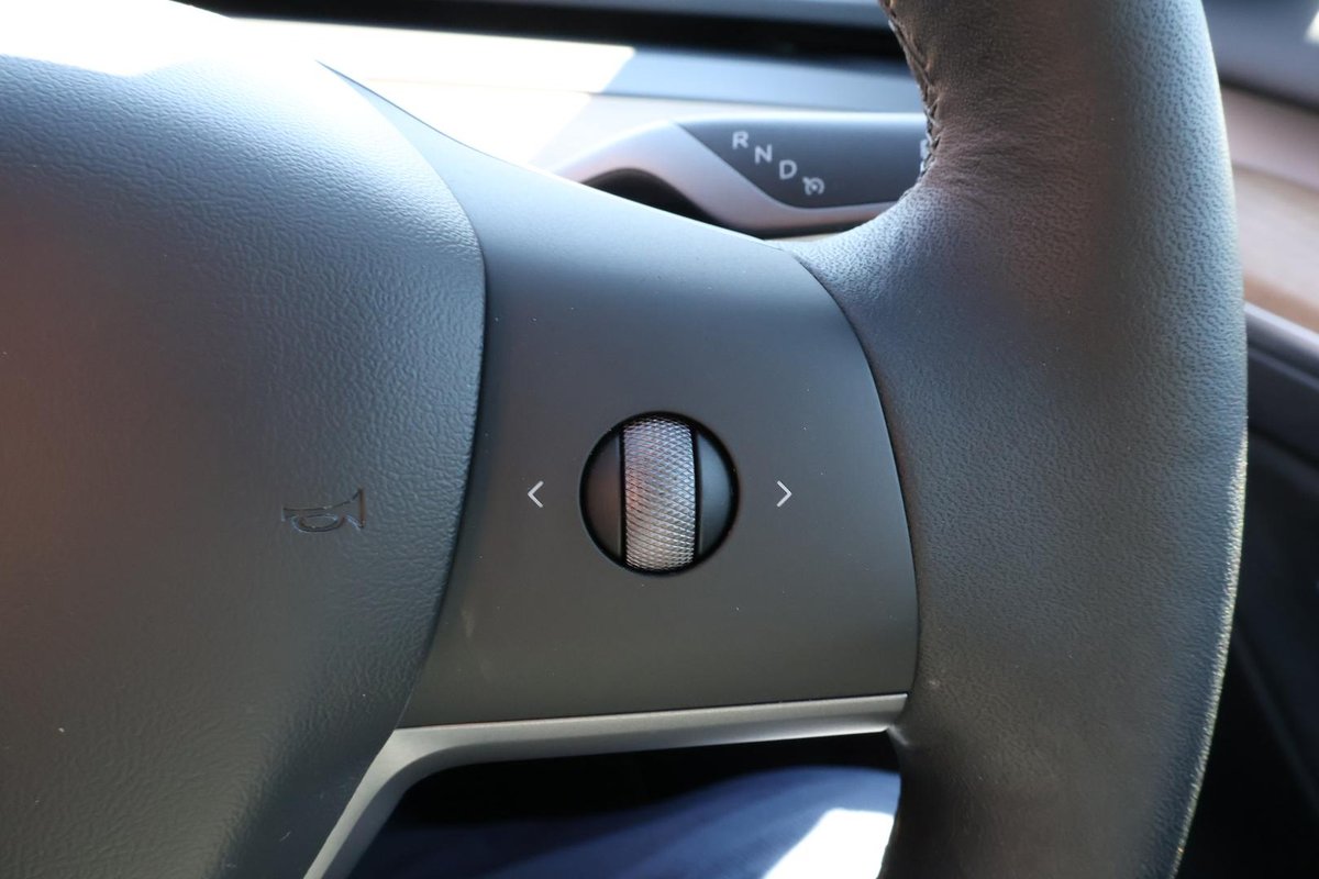 2022 Tesla Model 3 Long Range AWD image 12