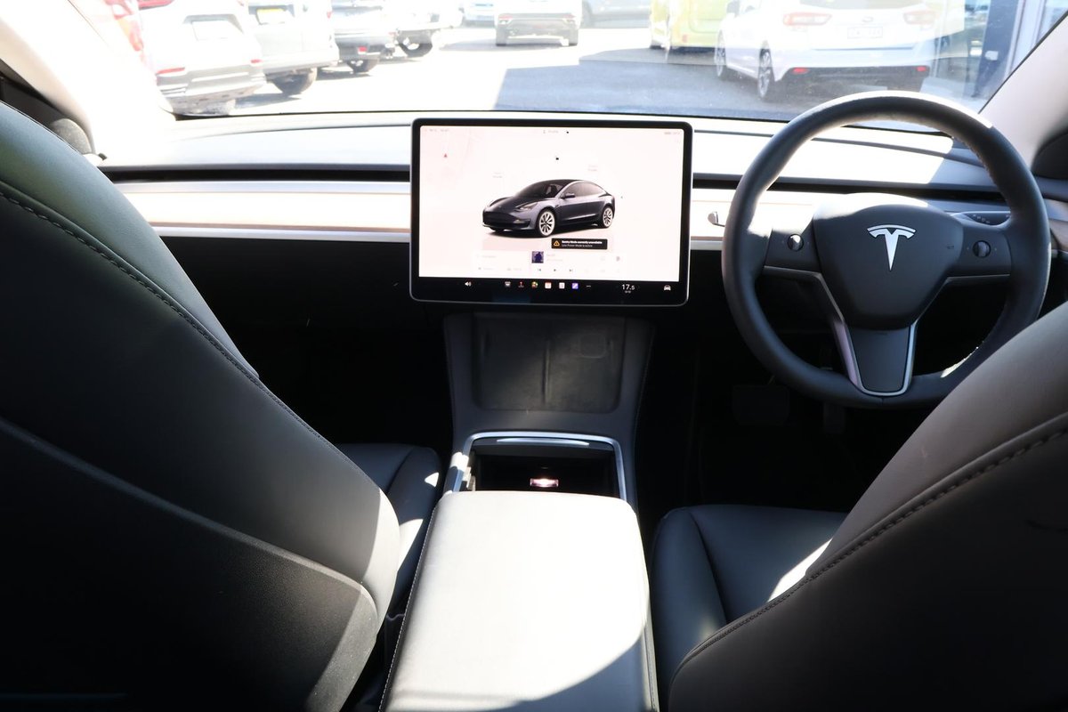 2022 Tesla Model 3 Long Range AWD image 9