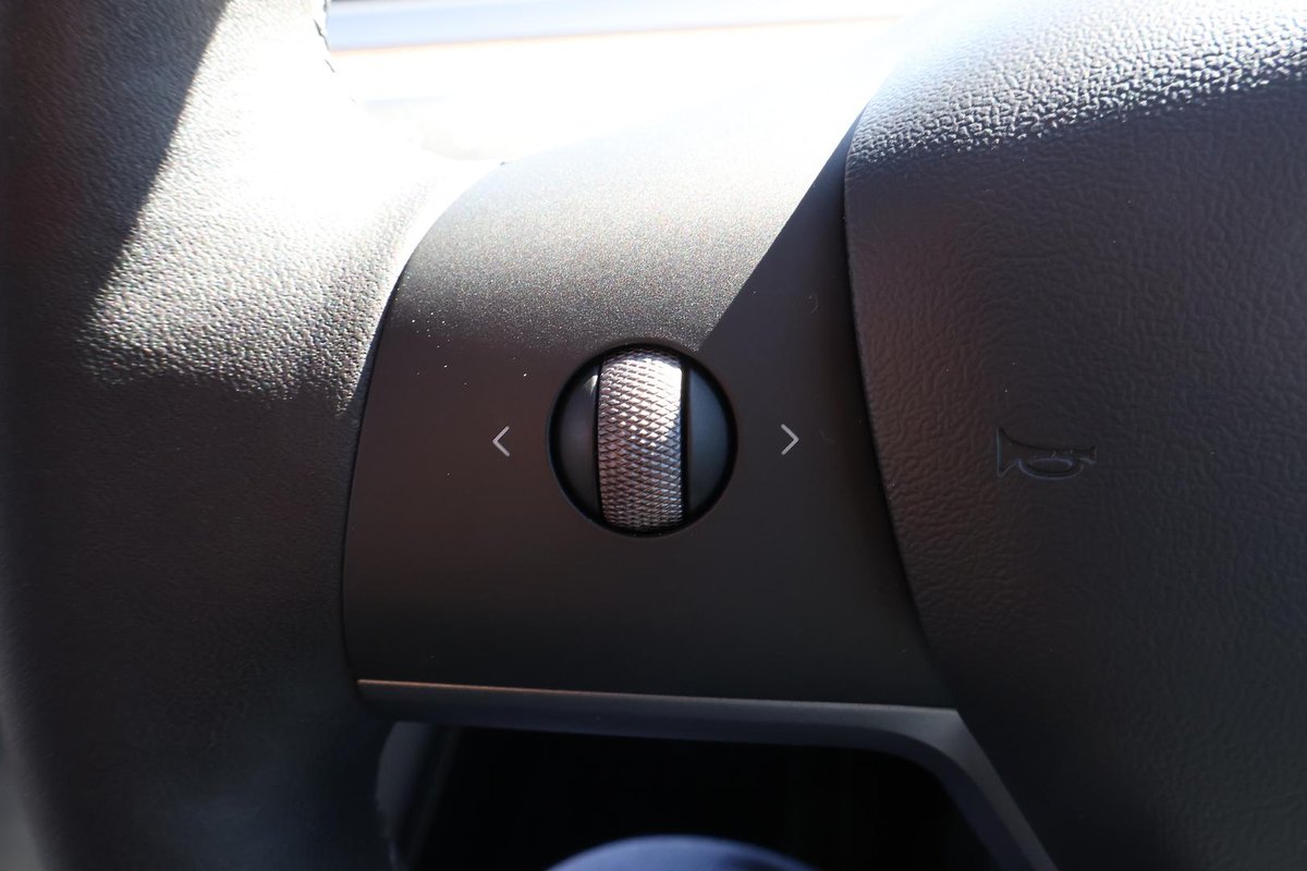 2022 Tesla Model 3 Long Range AWD image 11