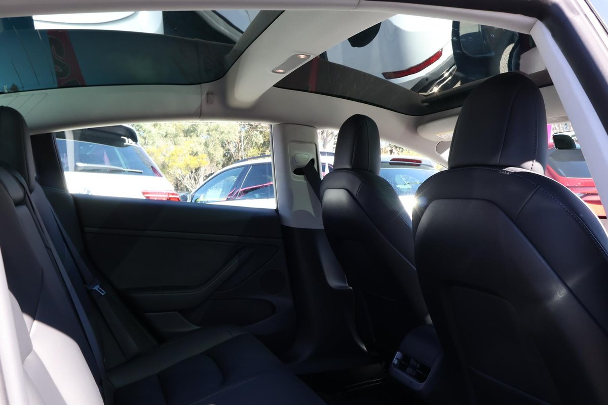 2022 Tesla Model 3 Long Range AWD image 23