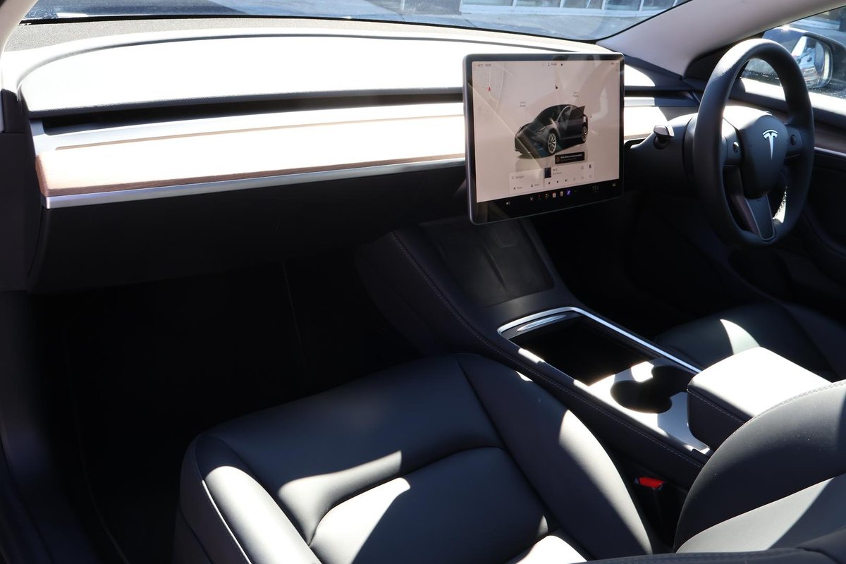2022 Tesla Model 3 Long Range AWD image 26