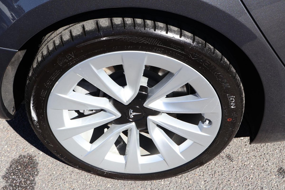 2022 Tesla Model 3 Long Range AWD image 31