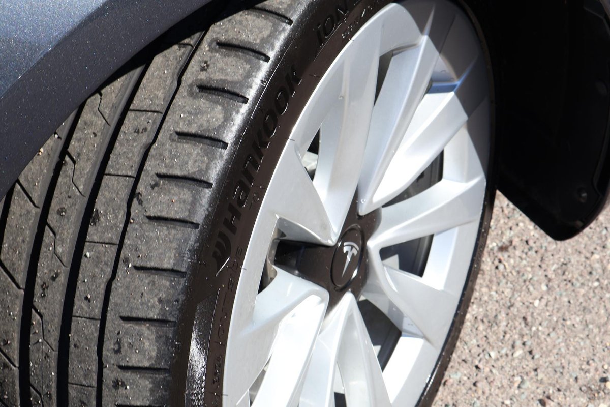 2022 Tesla Model 3 Long Range AWD image 32