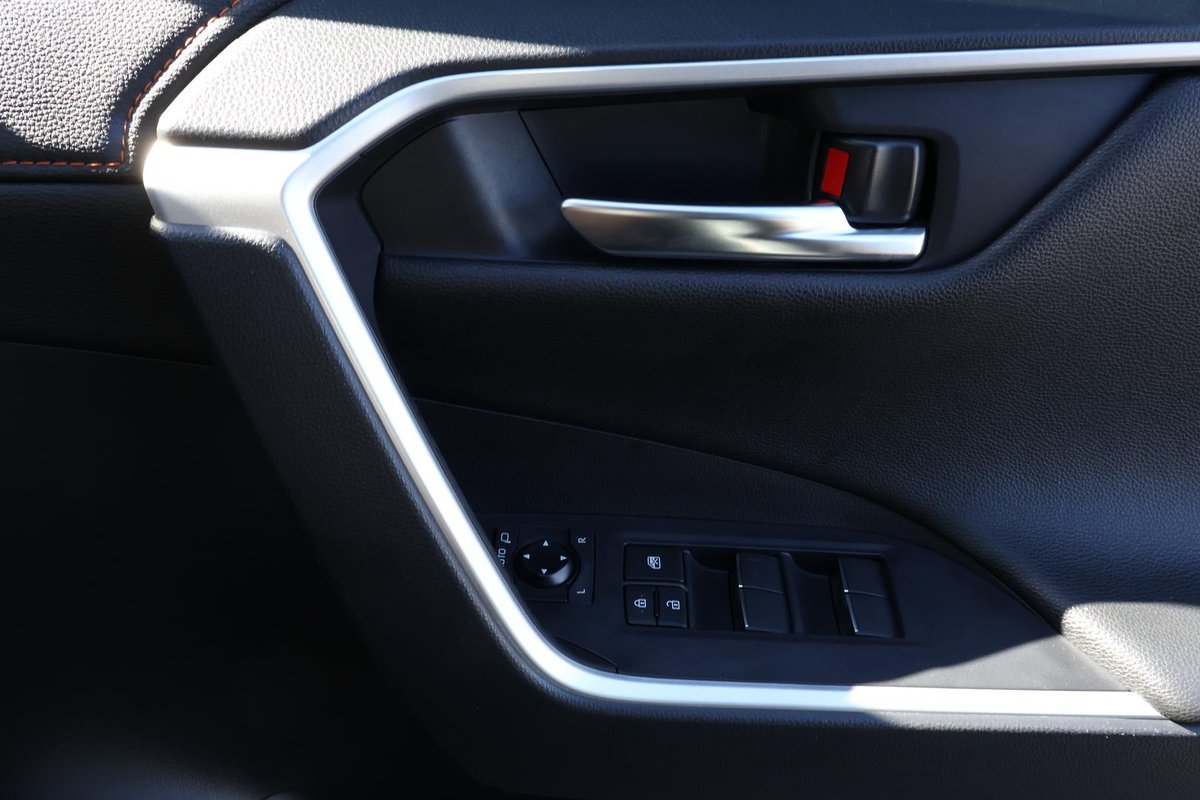 2022 Toyota RAV4 image 23