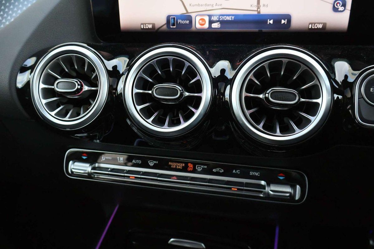 2025 Mercedes-Benz GLA-Class GLA200 H247 image 23