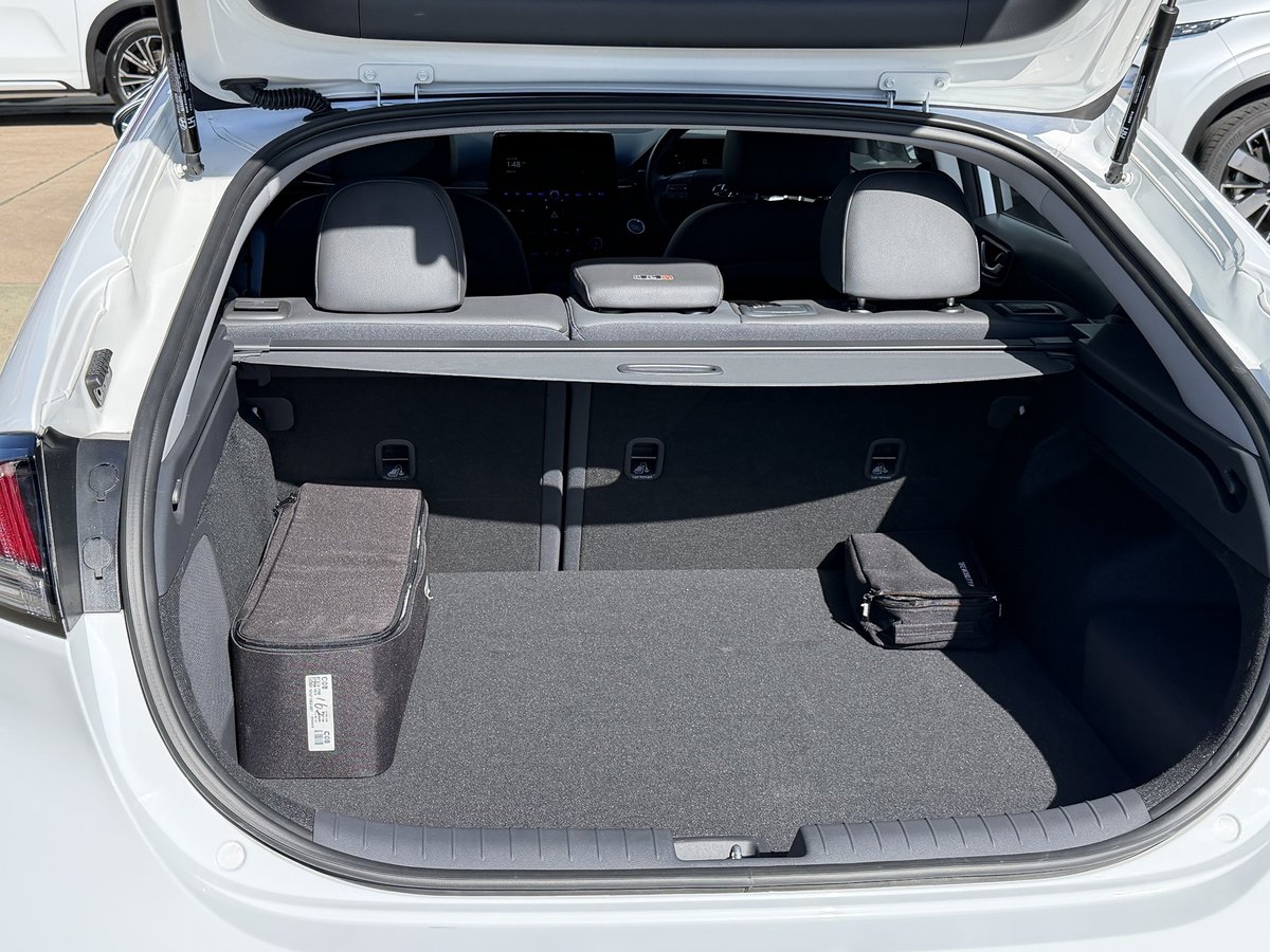 2022 Hyundai IONIQ Plug-in Premium AE.V4 MY22 image 12