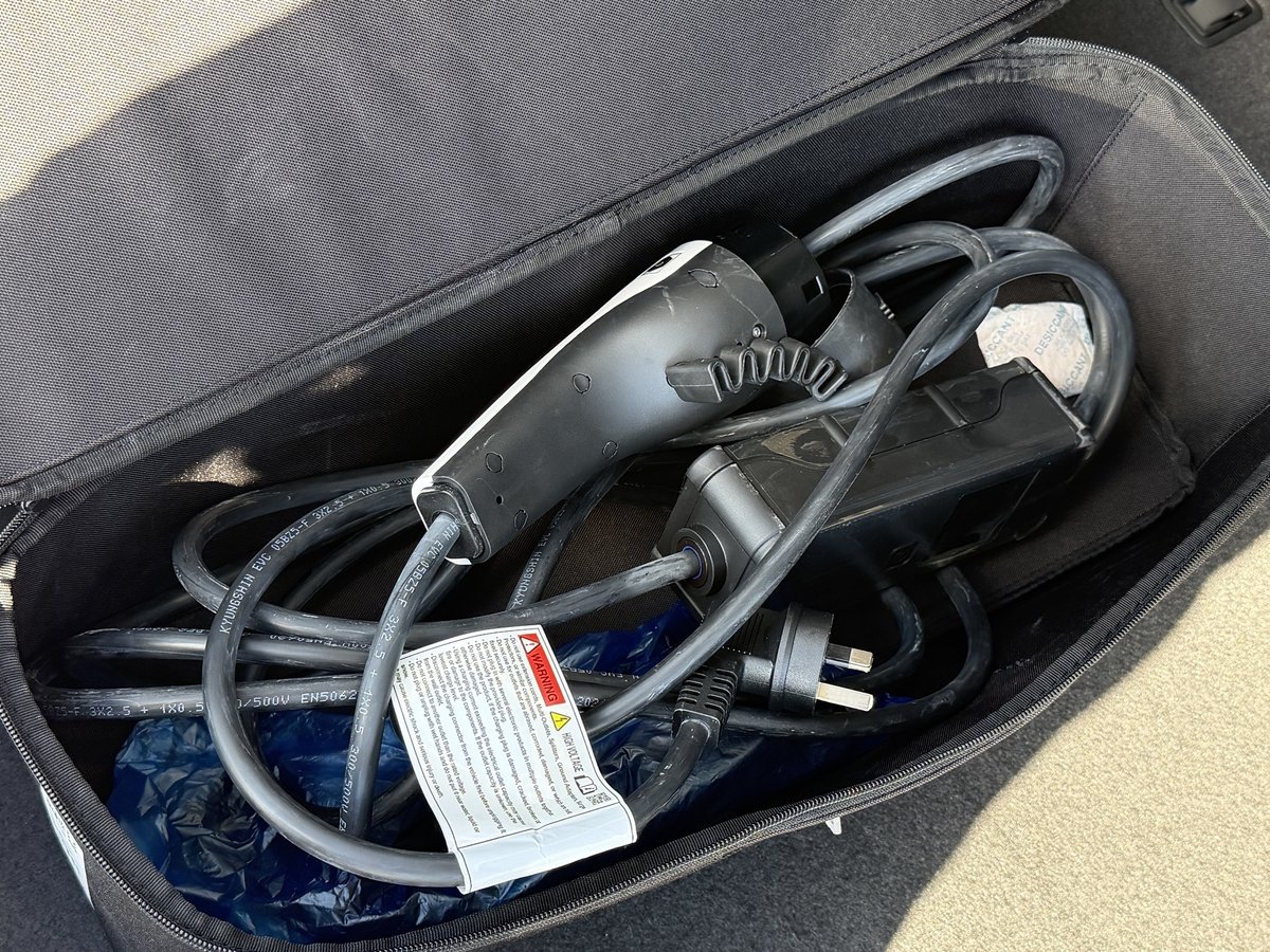 2022 Hyundai IONIQ Plug-in Premium AE.V4 MY22 image 13
