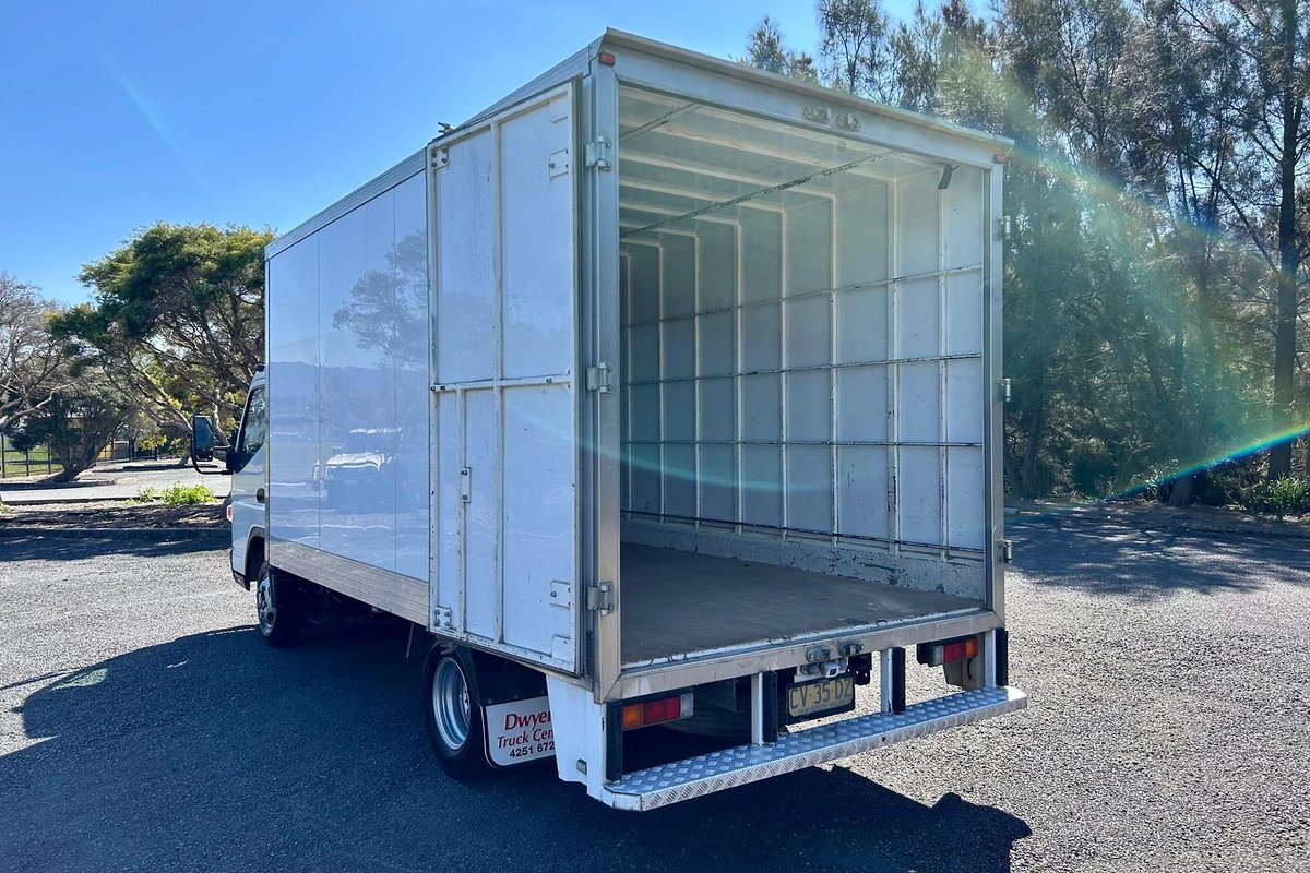 2013 Fuso Canter 515 image 12