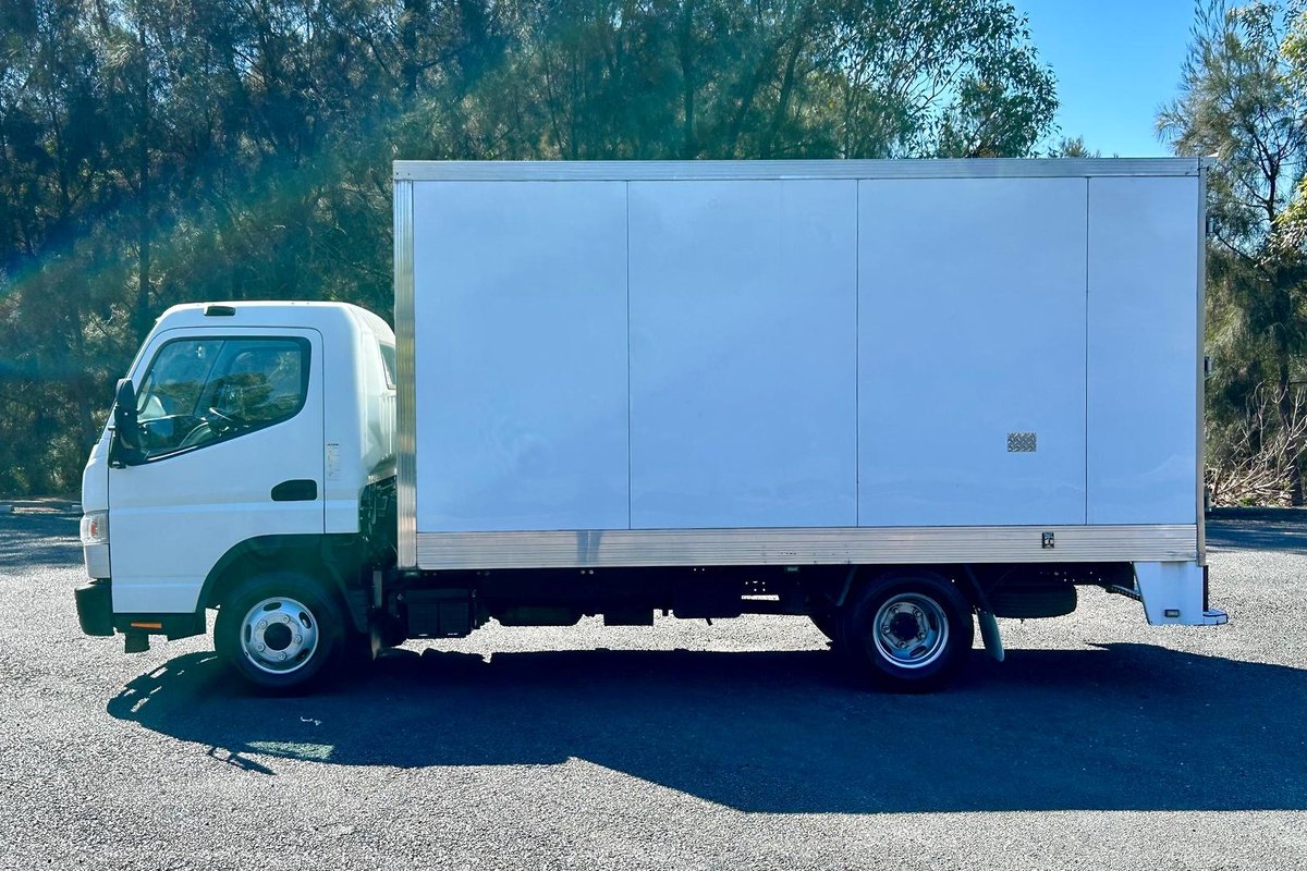 2013 Fuso Canter 515 image 8