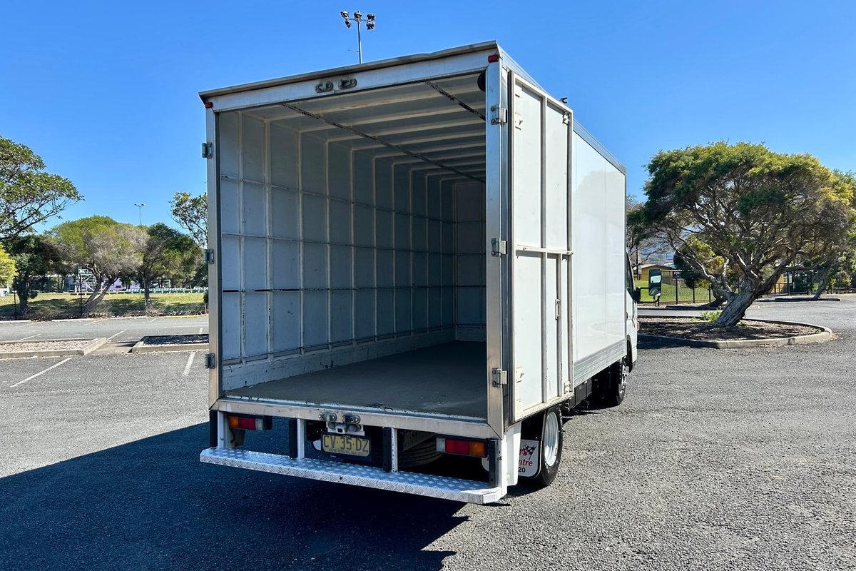 2013 Fuso Canter 515 image 14