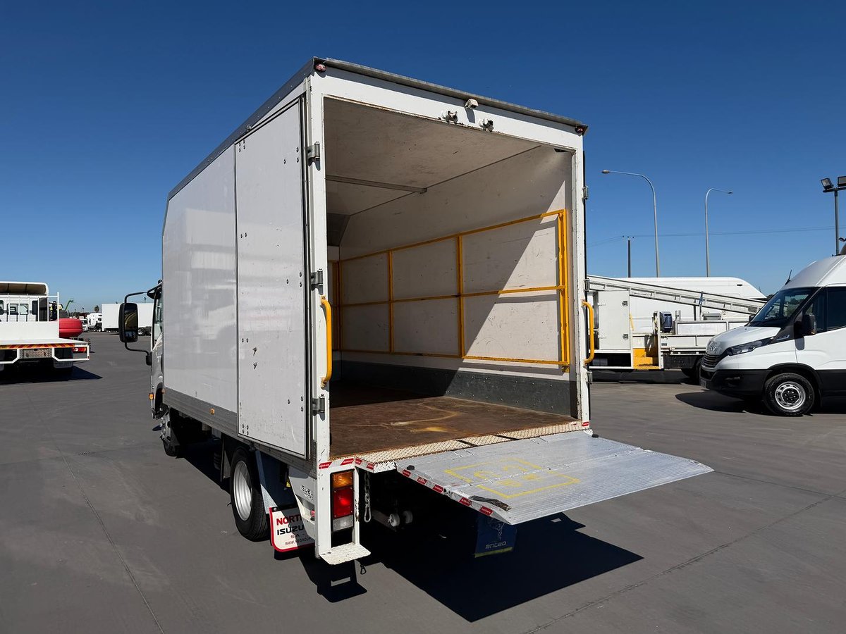 2021 Isuzu N Series NPR 45/55-155 image 18