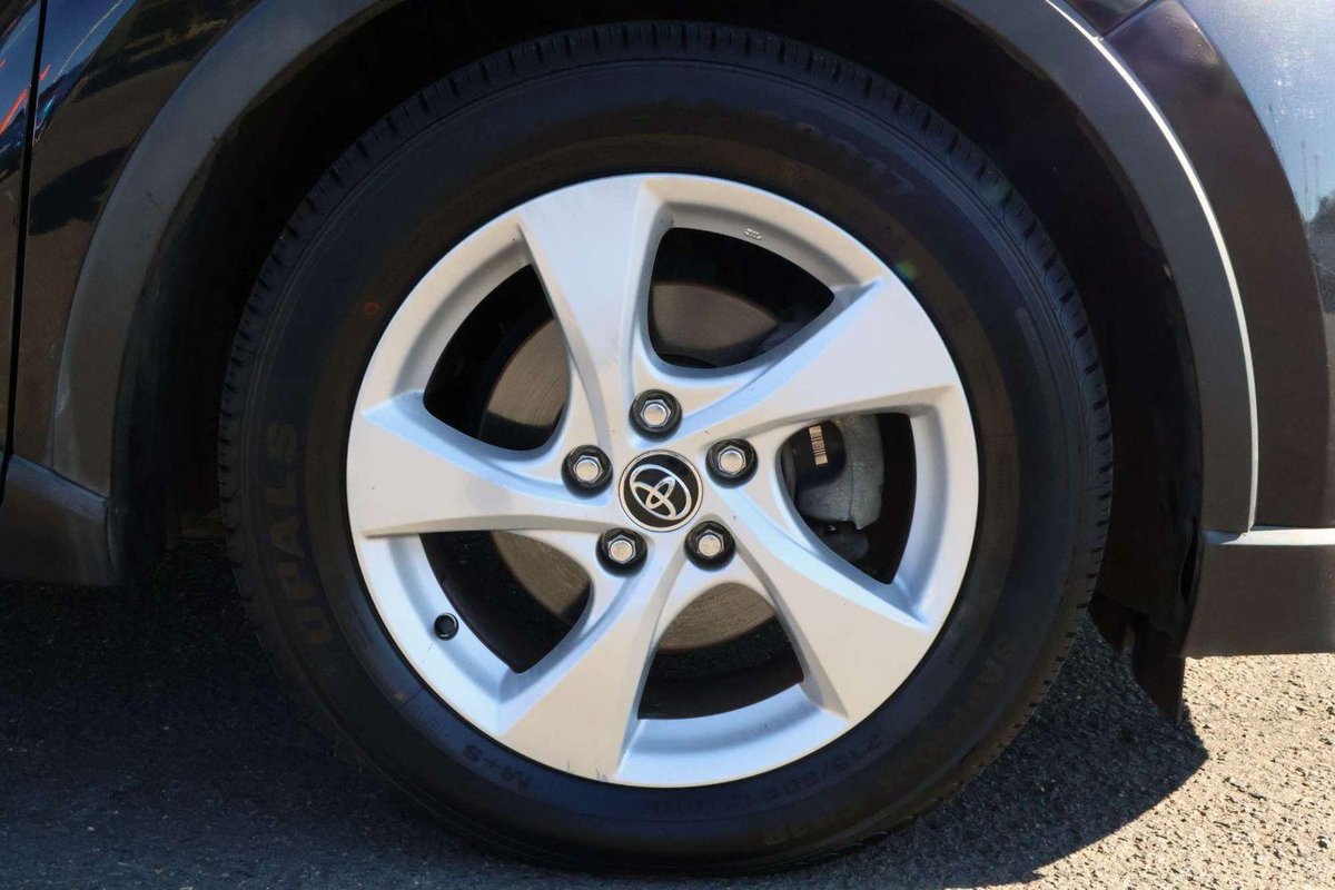 2017 Toyota C-HR NGX10R image 9