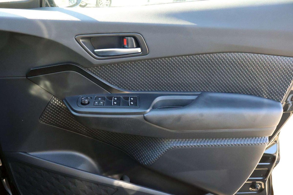 2017 Toyota C-HR NGX10R image 19