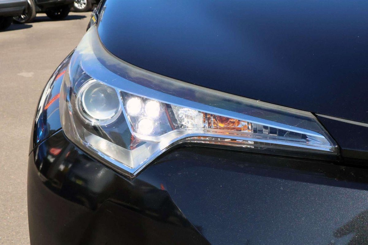 2017 Toyota C-HR NGX10R image 8