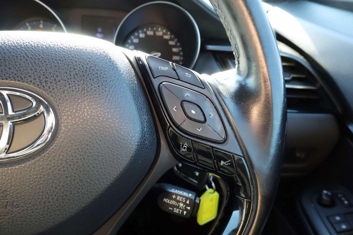 2017 Toyota C-HR NGX10R image 17