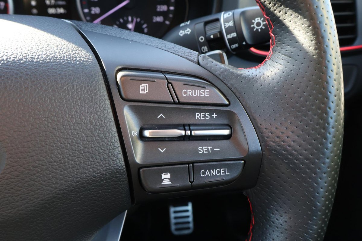 2018 Hyundai i30 SR Premium PD2 MY18 image 12