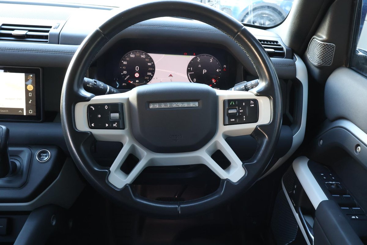 2023 Land Rover Defender 110 D300 SE L663 MY23.5 AWD image 13