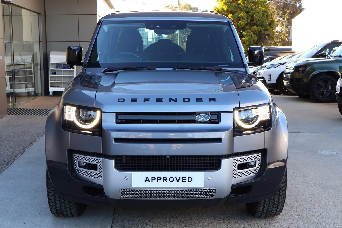 2023 Land Rover Defender 110 D300 SE L663 MY23.5 AWD image 7