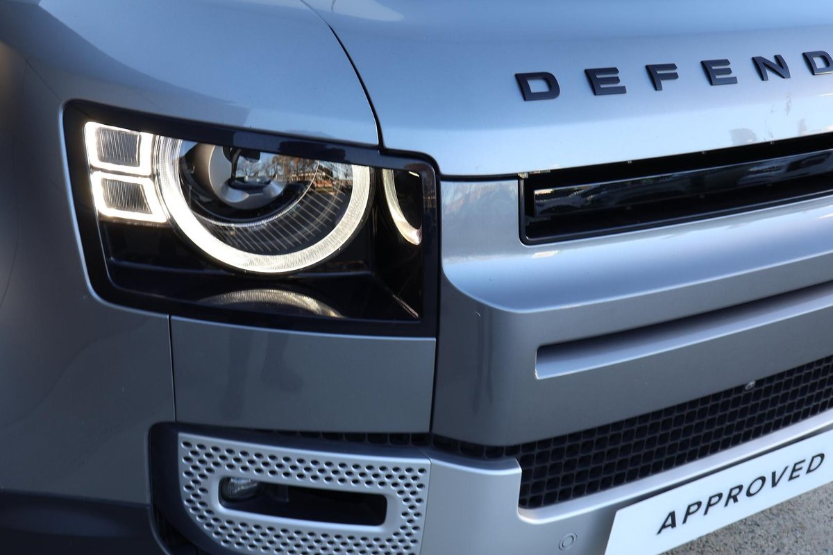 2023 Land Rover Defender 110 D300 SE L663 MY23.5 AWD image 15