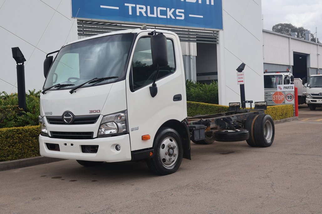 2018 HINO DUTRO 616 image 15