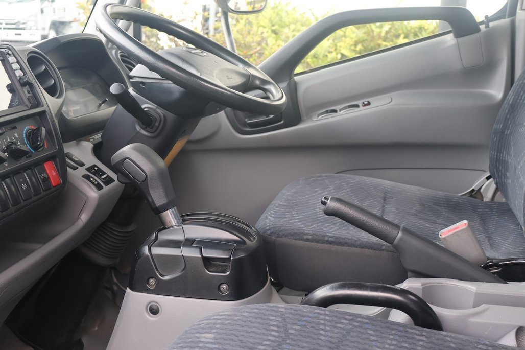 2018 HINO DUTRO 616 image 18