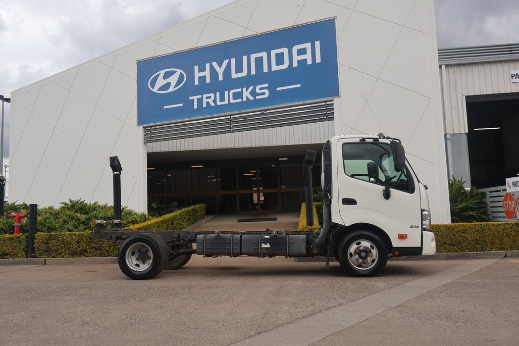 2018 HINO DUTRO 616 image 25