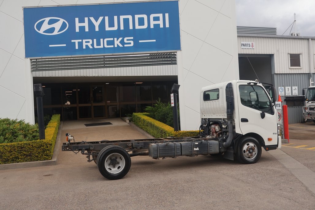 2018 HINO DUTRO 616 image 26