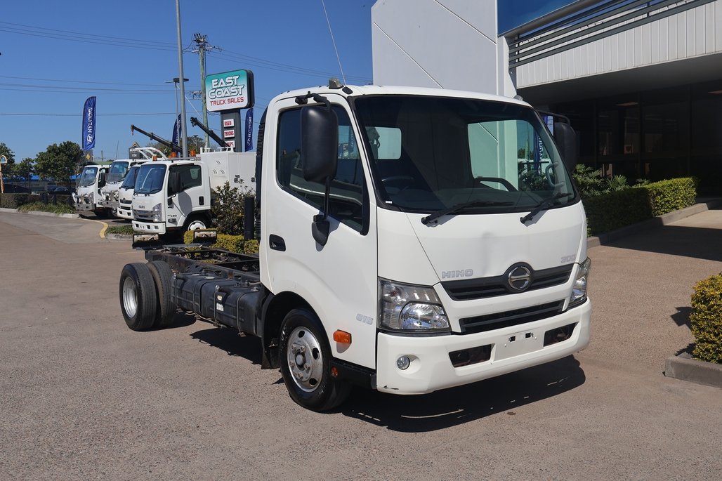 2017 HINO DUTRO 616 image 13