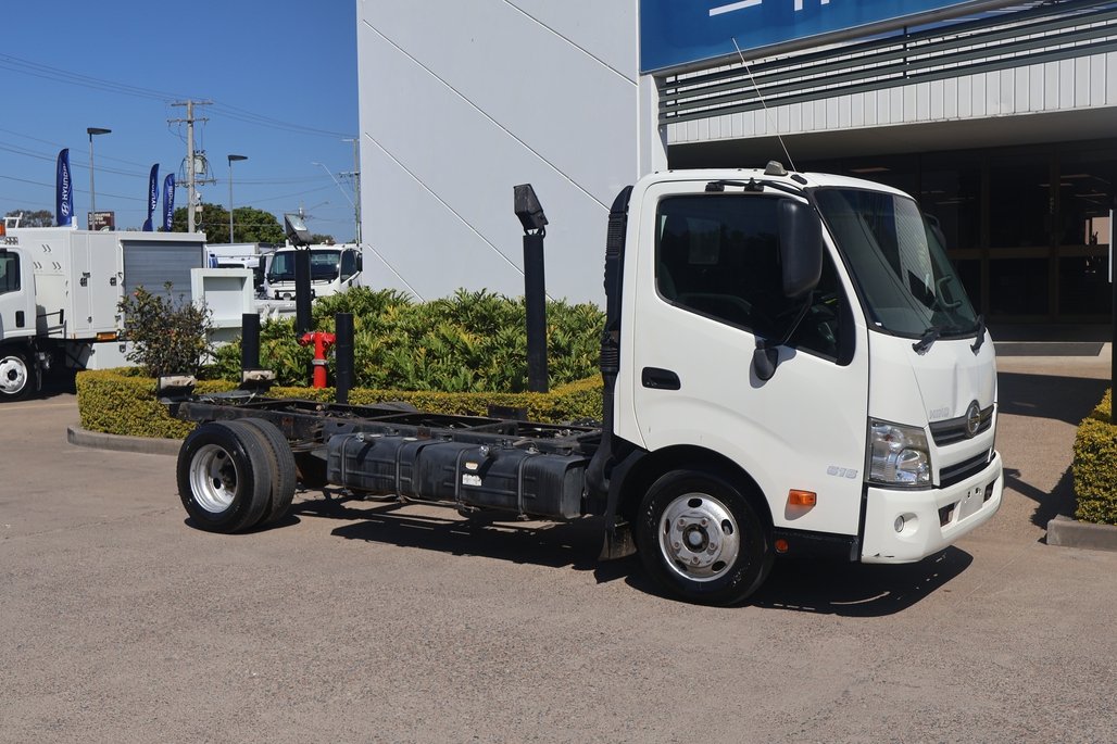 2017 HINO DUTRO 616 image 21