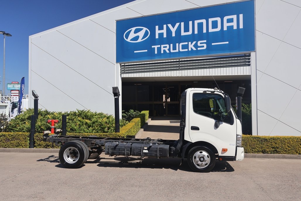 2017 HINO DUTRO 616 image 22