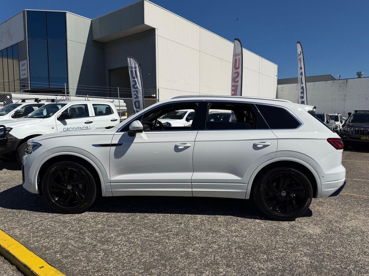 2022 Volkswagen Touareg 210TDI R-Line CR MY23 Four Wheel Drive image 7