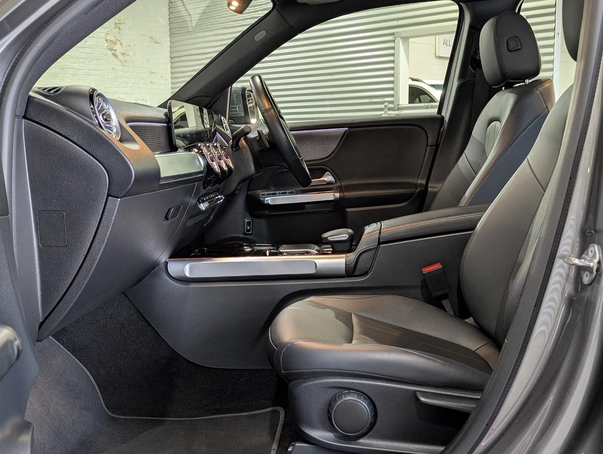 2023 Mercedes-Benz GLB-Class GLB200 X247 image 25