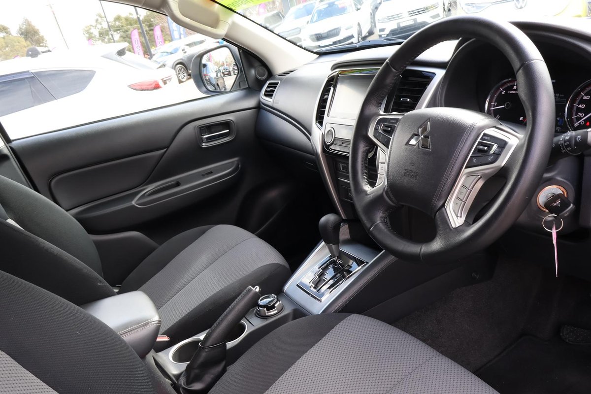 2023 Mitsubishi Triton GLX-R MR MY23 4X4 Dual Range image 7