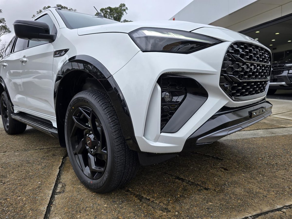 2026 Isuzu MU-X X-TERRAIN MY25.5 4X4 Dual Range image 9