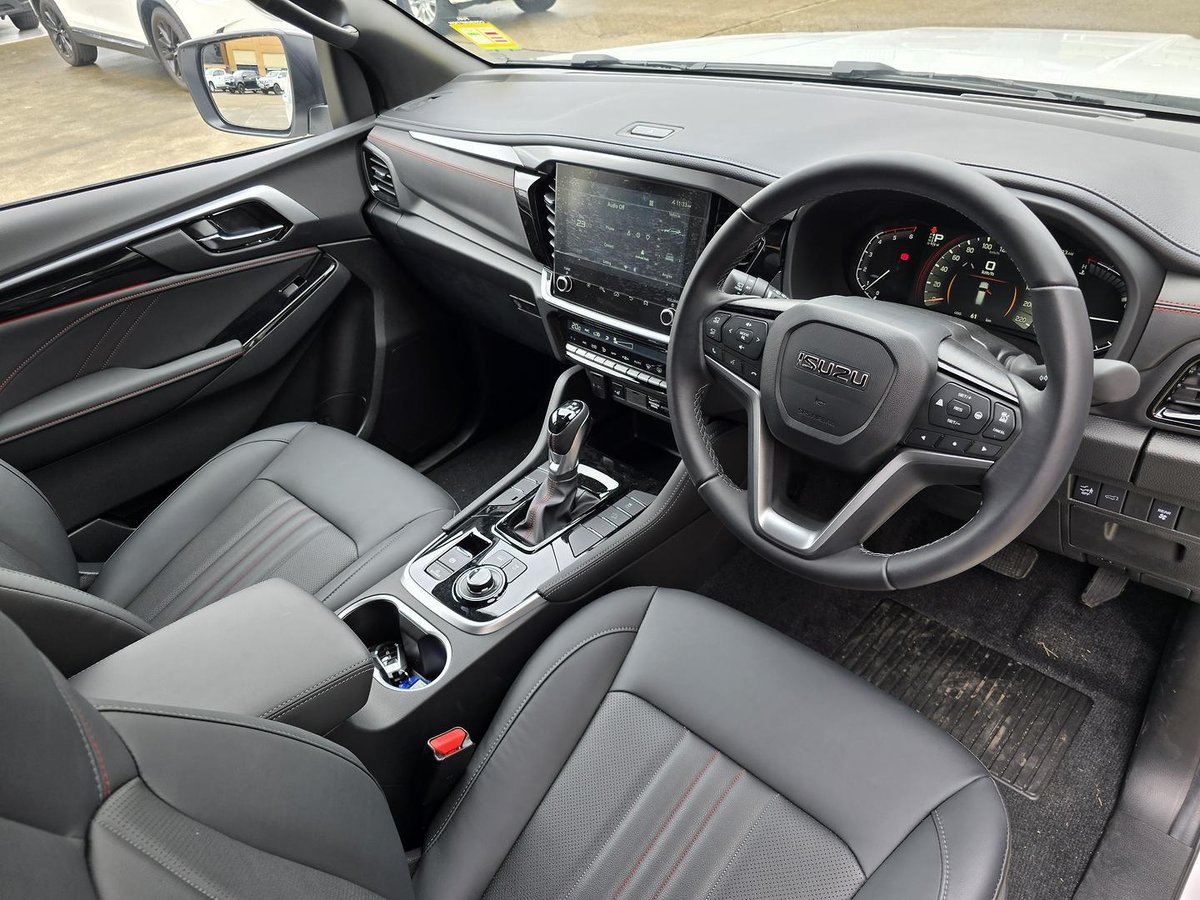 2026 Isuzu MU-X X-TERRAIN MY25.5 4X4 Dual Range image 14