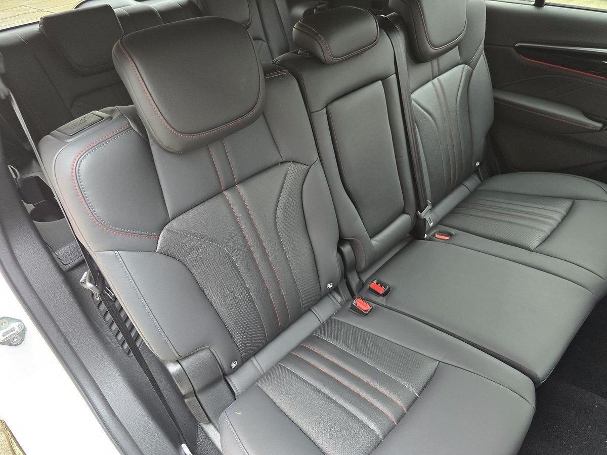 2026 Isuzu MU-X X-TERRAIN MY25.5 4X4 Dual Range image 17
