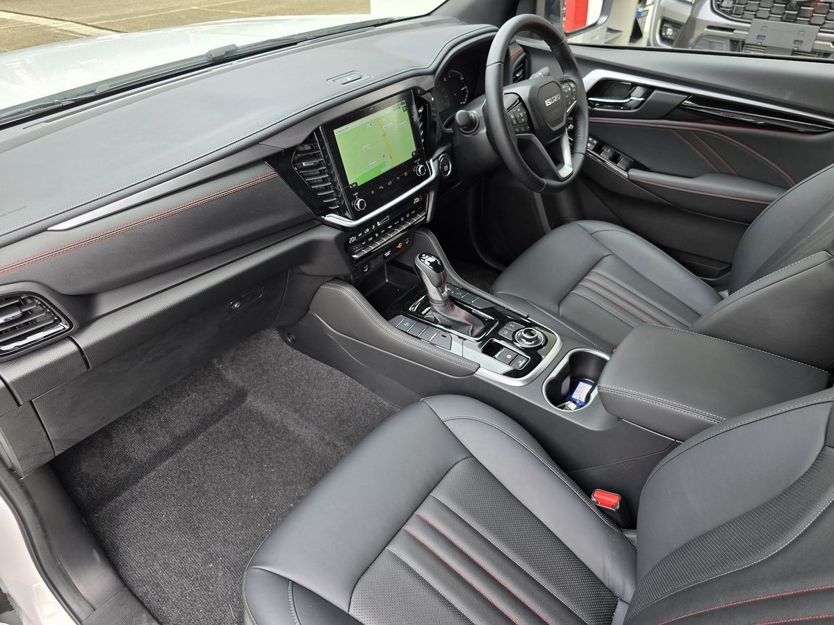 2026 Isuzu MU-X X-TERRAIN MY25.5 4X4 Dual Range image 16