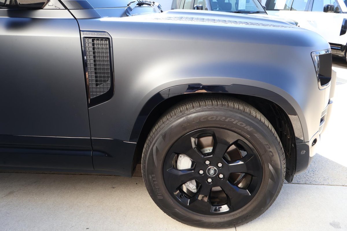 2025 Land Rover Defender 110 D350 X-Dynamic SE L663 MY25.5 AWD image 8