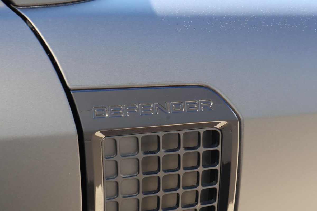 2025 Land Rover Defender 110 D350 X-Dynamic SE L663 MY25.5 AWD image 20