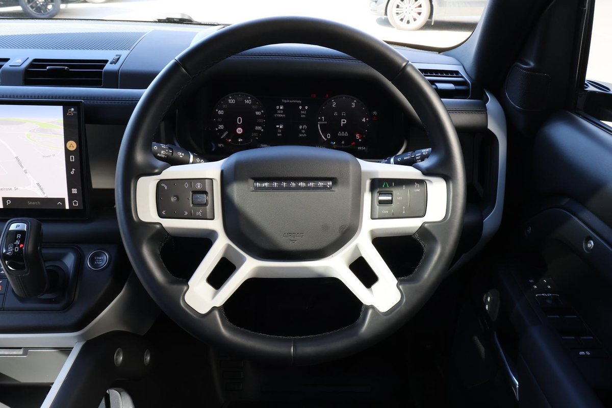 2025 Land Rover Defender 110 D350 X-Dynamic SE L663 MY25.5 AWD image 15