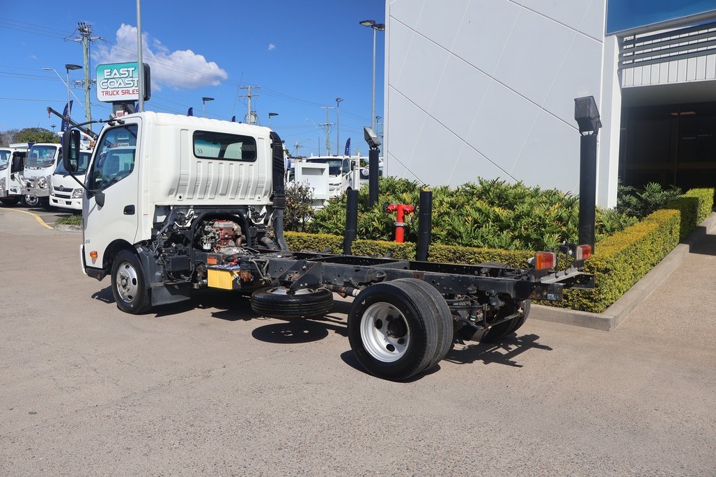 2018 HINO DUTRO 616 image 16