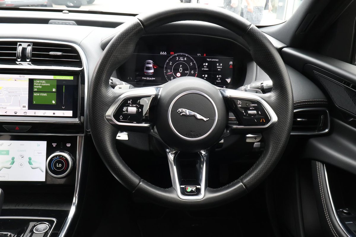 2020 Jaguar XE P300 R-Dynamic SE X760 MY20 image 11