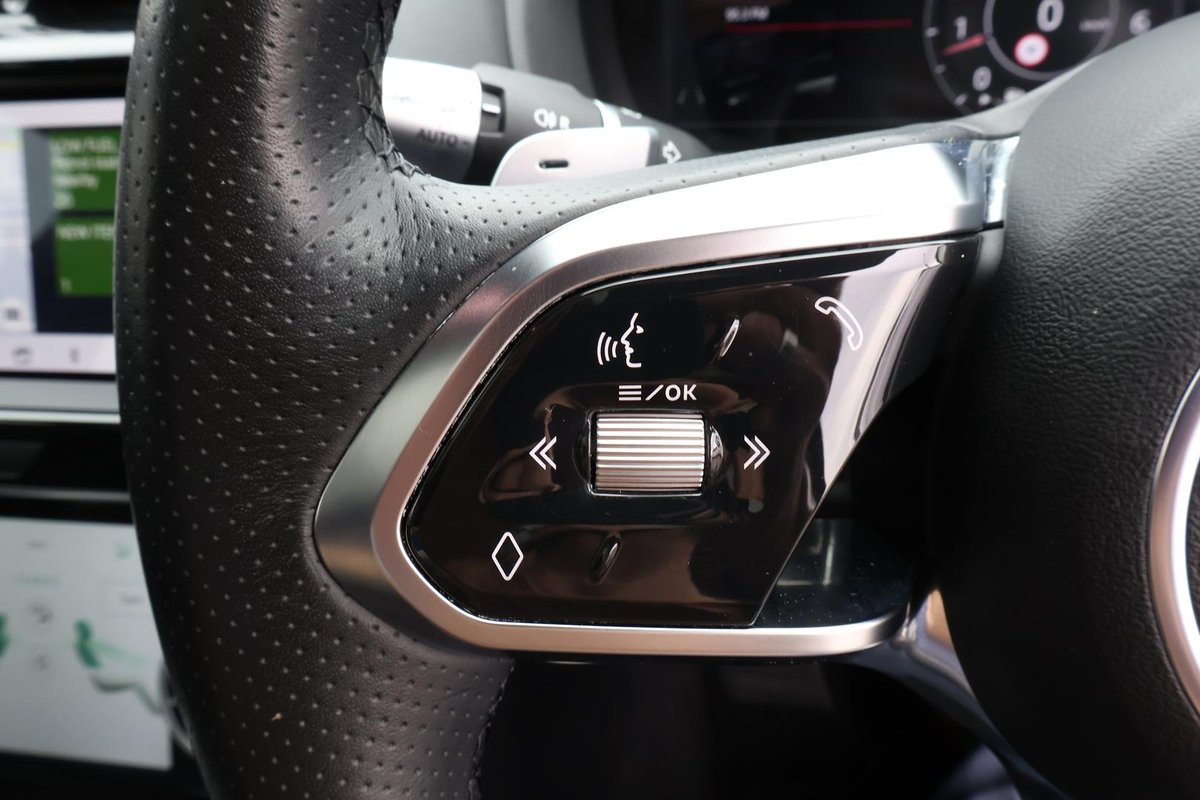 2020 Jaguar XE P300 R-Dynamic SE X760 MY20 image 12