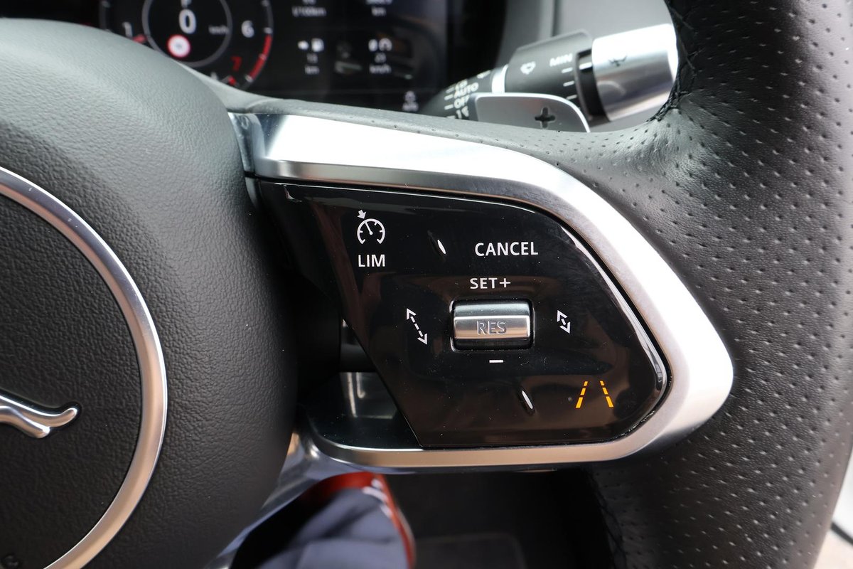 2020 Jaguar XE P300 R-Dynamic SE X760 MY20 image 13