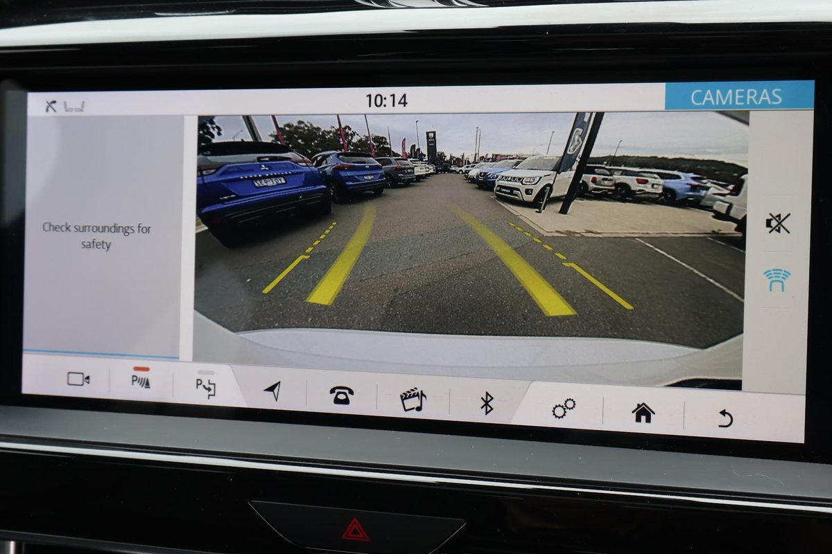 2020 Jaguar XE P300 R-Dynamic SE X760 MY20 image 18