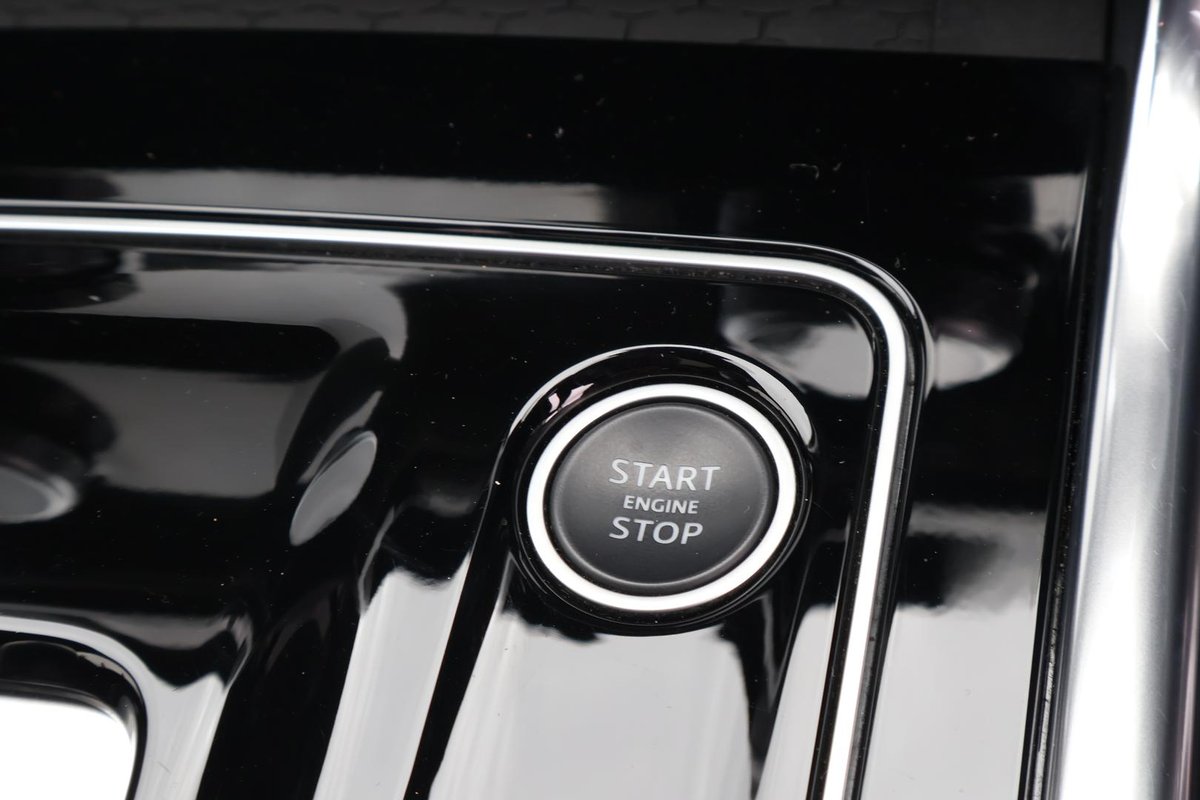 2020 Jaguar XE P300 R-Dynamic SE X760 MY20 image 22