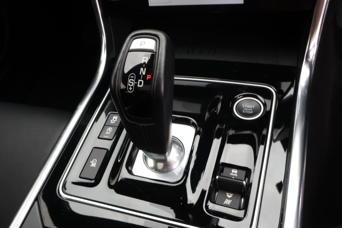 2020 Jaguar XE P300 R-Dynamic SE X760 MY20 image 23